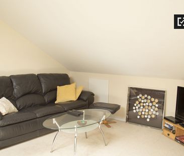 Inviting room in 3-bedroom apartment in Killester, Dublin - Photo 3