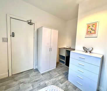 1 bedroom in a house share to rent - Photo 3