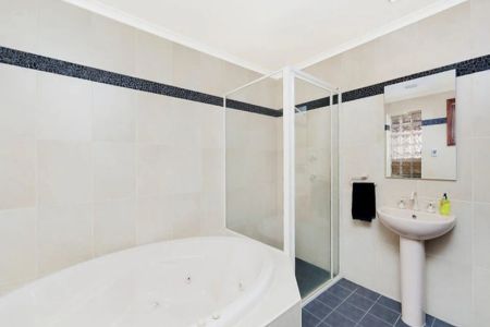 Beautifully Appointed Home in a Peaceful Cul de Sac, Perfect for Families and Entertainers - Photo 2