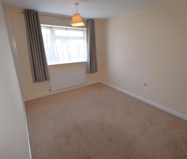2 bedroom bungalow - semi detached to rent - Photo 2