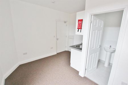 Studio to rent - Photo 3