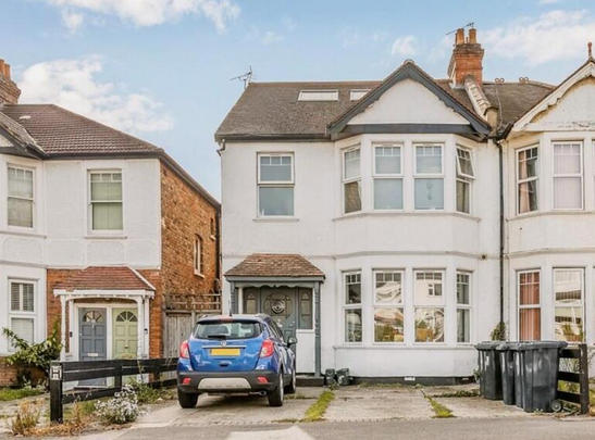 3 bedroom flat to rent - Photo 1