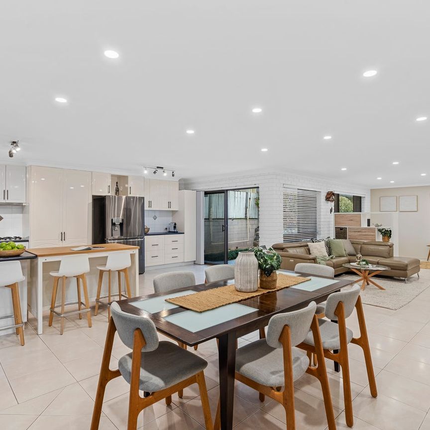 Stunning Family Heaven in Sought-After Carina Heights-air conditioning in all bedrooms - Photo 1