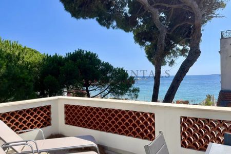 Cap d'Antibes – Maison avec terrasses et vue mer, face aux plages - Photo 4
