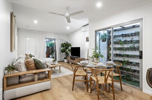 Chic Two-Bedroom Retreat in a Peaceful Location - Photo 1