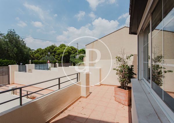 Townhouse for rent with 3 bedrooms in Rocafort.