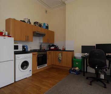 Woodland Tce Flat 1, Plymouth - Photo 3