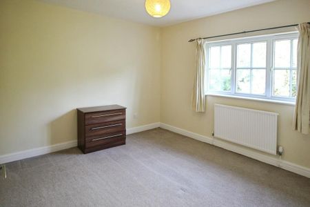 2 bedroom mews to rent - Photo 4