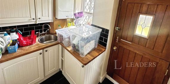 1 bedroom in a house share to rent - Photo 2