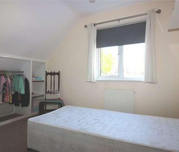 Wakering Road, Shoeburyness, Southend On Sea, Essex, SS3 - Photo 2