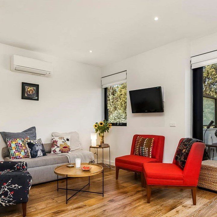 Sylish & Modern Single-Level Home - Photo 1