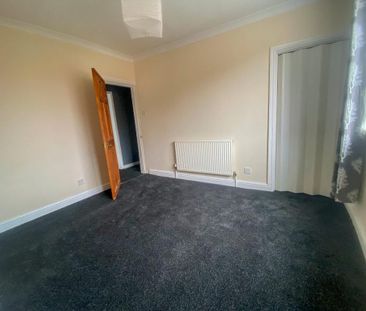 2 bedroom end of terrace house to rent - Photo 3