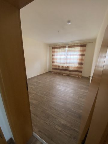 Günstige 2-Zimmer-Wohnung mit Einbauküche - Photo 4