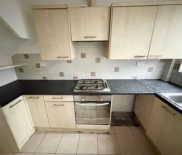 Longroyd Crescent North, Leeds - Photo 3