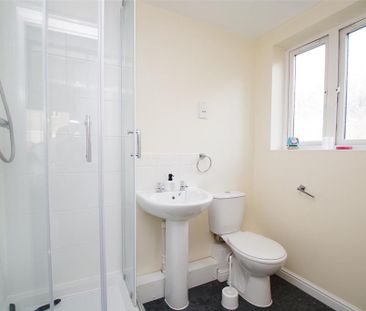 2 bedroom ground floor flat to rent - Photo 4