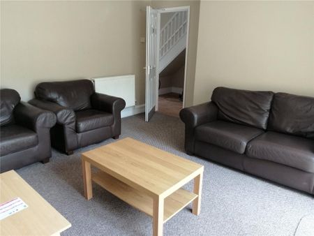 4 bedroom end of terrace house to rent - Photo 2