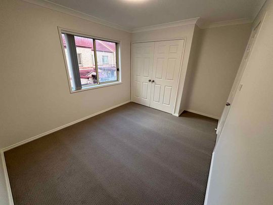 Spacious 2 Story Townhouse - Photo 1