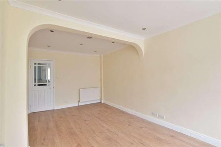 Lynhurst Road, Hillingdon, Middlesex, UB10 - Photo 5