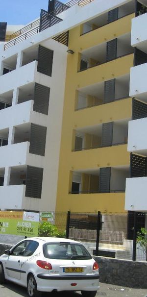 Location Appartement 2 pièces 35m² STE CLOTILDE 97490 - Photo 2