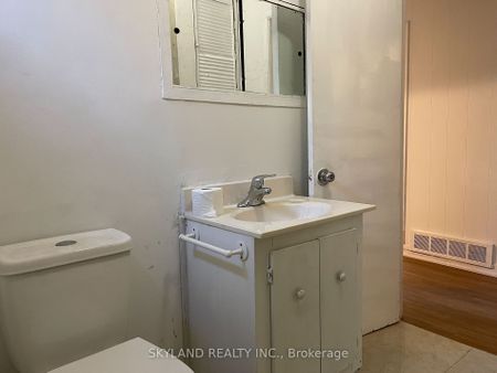 For Lease - 14170 Yonge Street Unit# Unit A, Aurora, Ontario - Photo 2