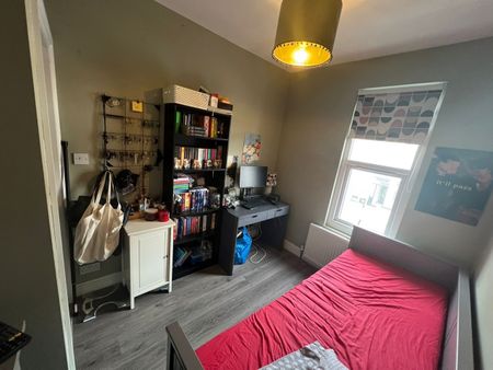 2 Bed Flat, Thornton Heath, CR7 - Photo 4
