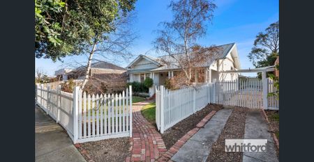 Character, charm & potential - Photo 2