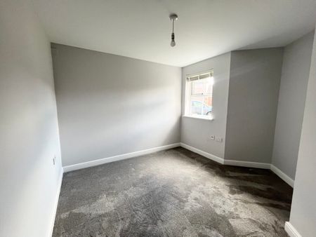 Woodland Walk, Aldershot, Hampshire, GU12 - Photo 2