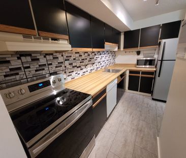 2 Beds & 1.5 Baths Apartment Style Property In Lakeview Area - Photo 3