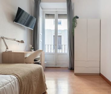 Calle de San Vicente Ferrer, Madrid, Community of Madrid 28015 - Photo 1