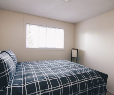 2755 - 31st Ave - 2 Bedroom - Photo 2