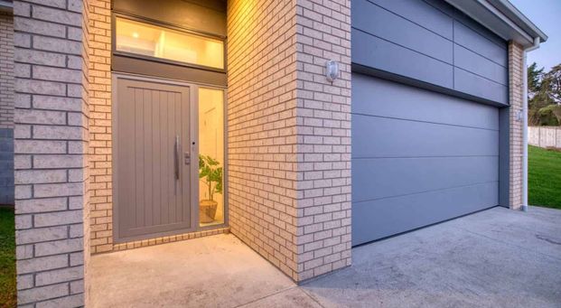 Bright and Spacious Modern Home - Photo 1