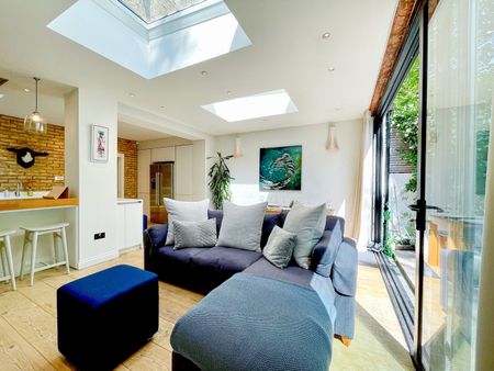 2 Bed Flat, Melrose Gardens, W6 - Photo 2