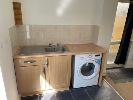 Studio to rent - Photo 3