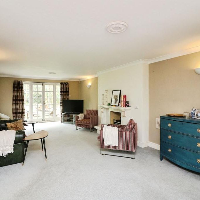 5 bedroom detached house to rent - Photo 1