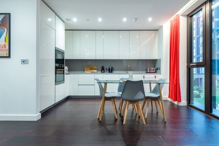 2 Bed Flat, The Embassy Suite Madeira Tower Nine, SW11 - Photo 2