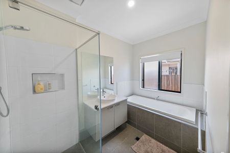 Large Family Home Nirimba - Photo 4