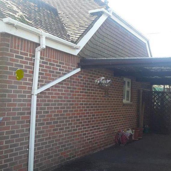 2 bedroom detached bungalow to rent - Photo 2