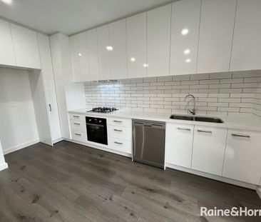 Modern 3 Bedroom 2 Bathroom Unit - Photo 5