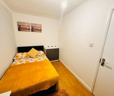 1 bedroom in a house share to rent - Photo 3