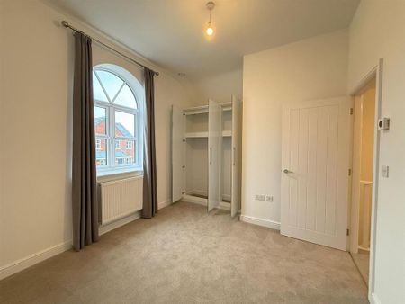 4 bedroom detached house to rent - Photo 2