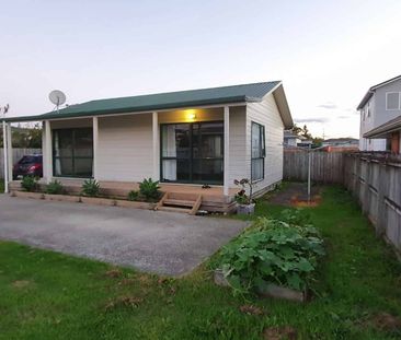 Tidy 2-Bedroom with Deck & Garden Ã¢ÂÂ Great Location!! - Photo 5