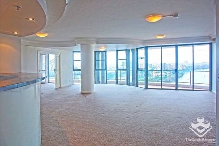 Luxury Riverfront Living | 3 Bedrooms | 196sqm + Storeroom - Photo 5
