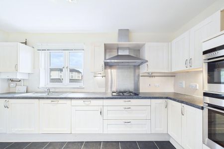 3 bedroom flat to rent - Photo 5