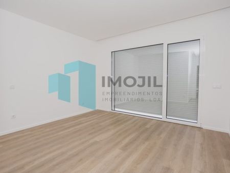 4 room luxury Flat for rent in Guimarota, Leiria, Distrito de Leiria - Photo 5