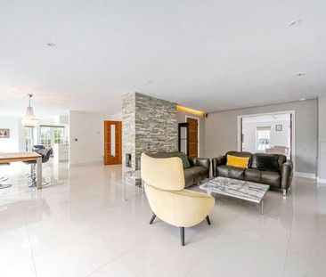Walkers Ridge, Camberley, GU15 - Photo 4