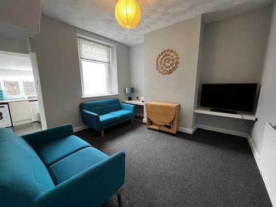 3 bedroom private hall to rent - Photo 1