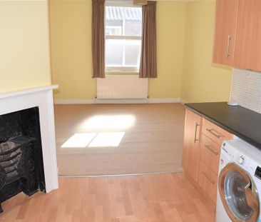 3 bedroom flat to rent - Photo 5