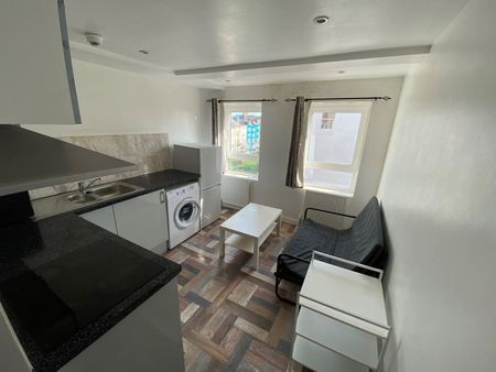 2 Bed Flat, St. James's Street, BN2 - Photo 3