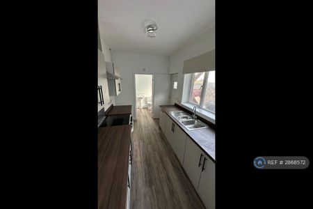 3 bedroom terraced house to rent - Photo 2
