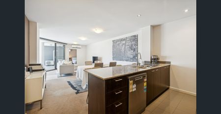 STUNNING FULLY FURNISHED 3 BEDROOM APARTMENT - Photo 2